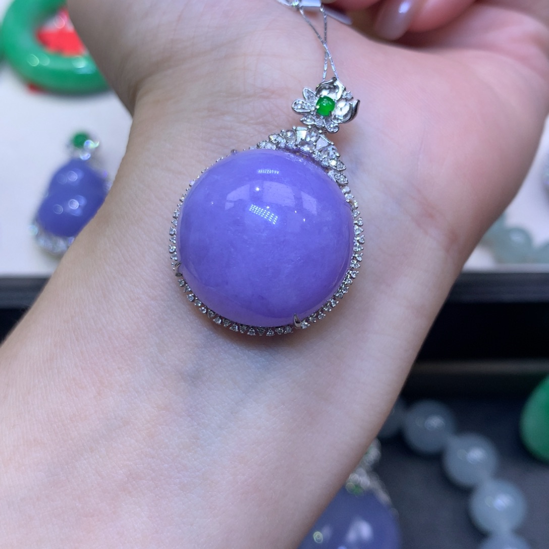 翡翠18K金镶嵌颈饰