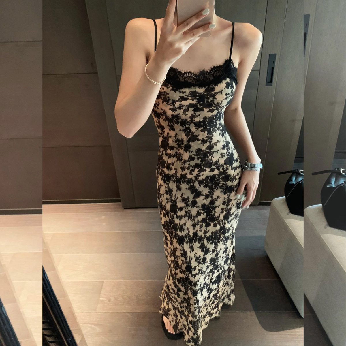 黑花蕾丝拼接碎花吊带连衣裙复古长裙修身显瘦修身性感裙 A26400