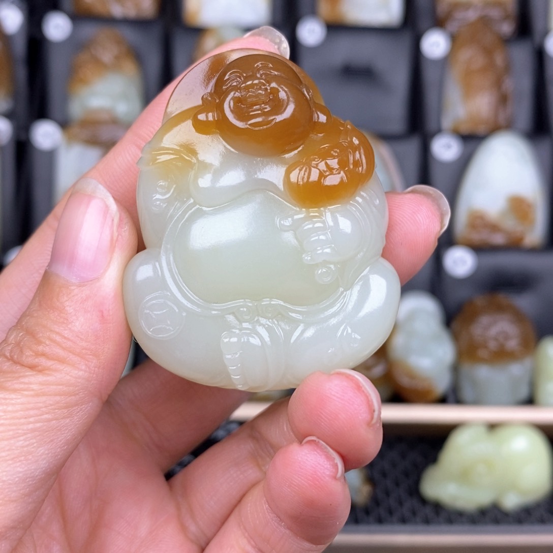 和田玉颈饰未镶嵌广****椎