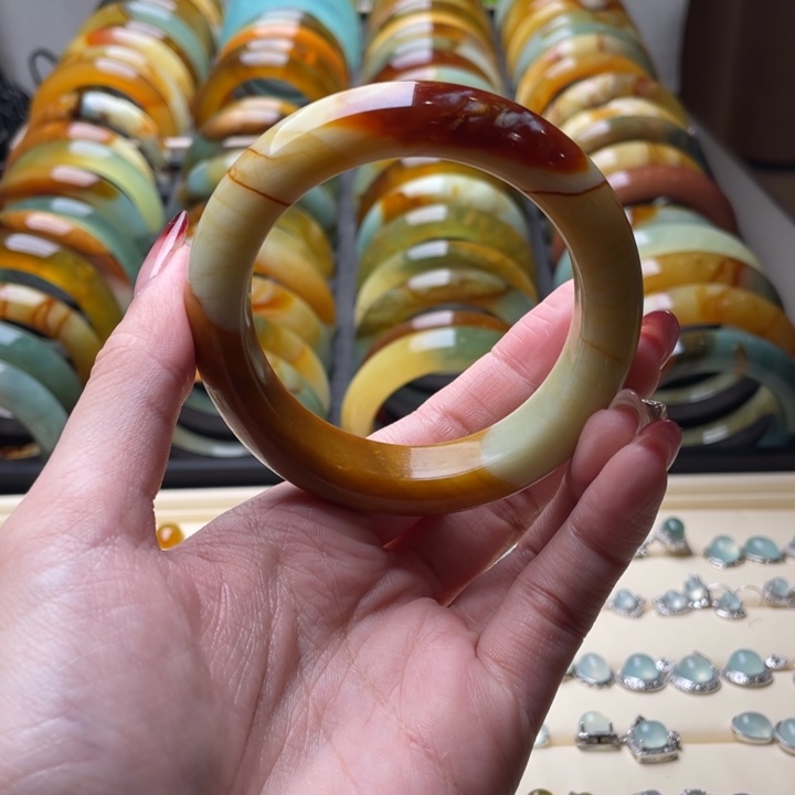 蛇纹石玉手镯未镶嵌55.7