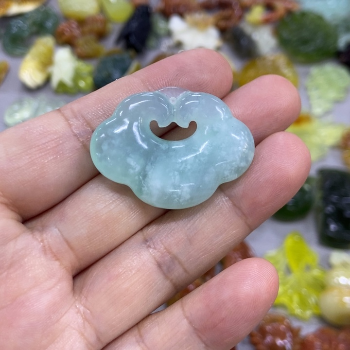 未镶嵌蛇纹石玉挂件