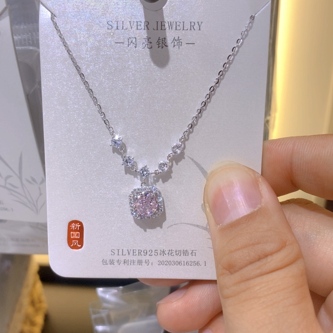 银S925镶嵌颈饰水晶桃桃