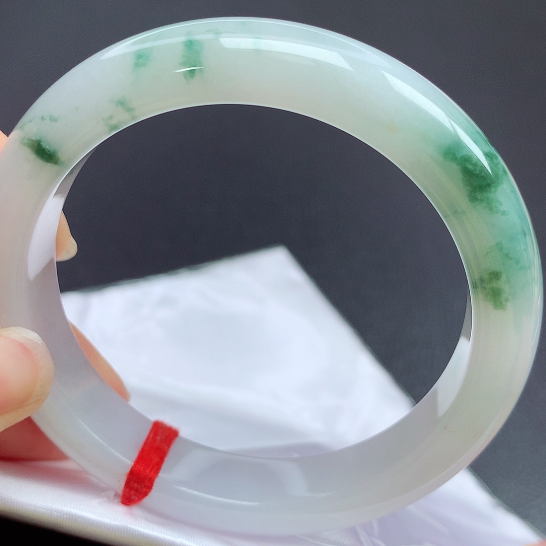 翡翠手镯未镶嵌l n n n n n n n n