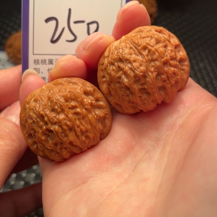 文玩核桃把件37血麒麟250
