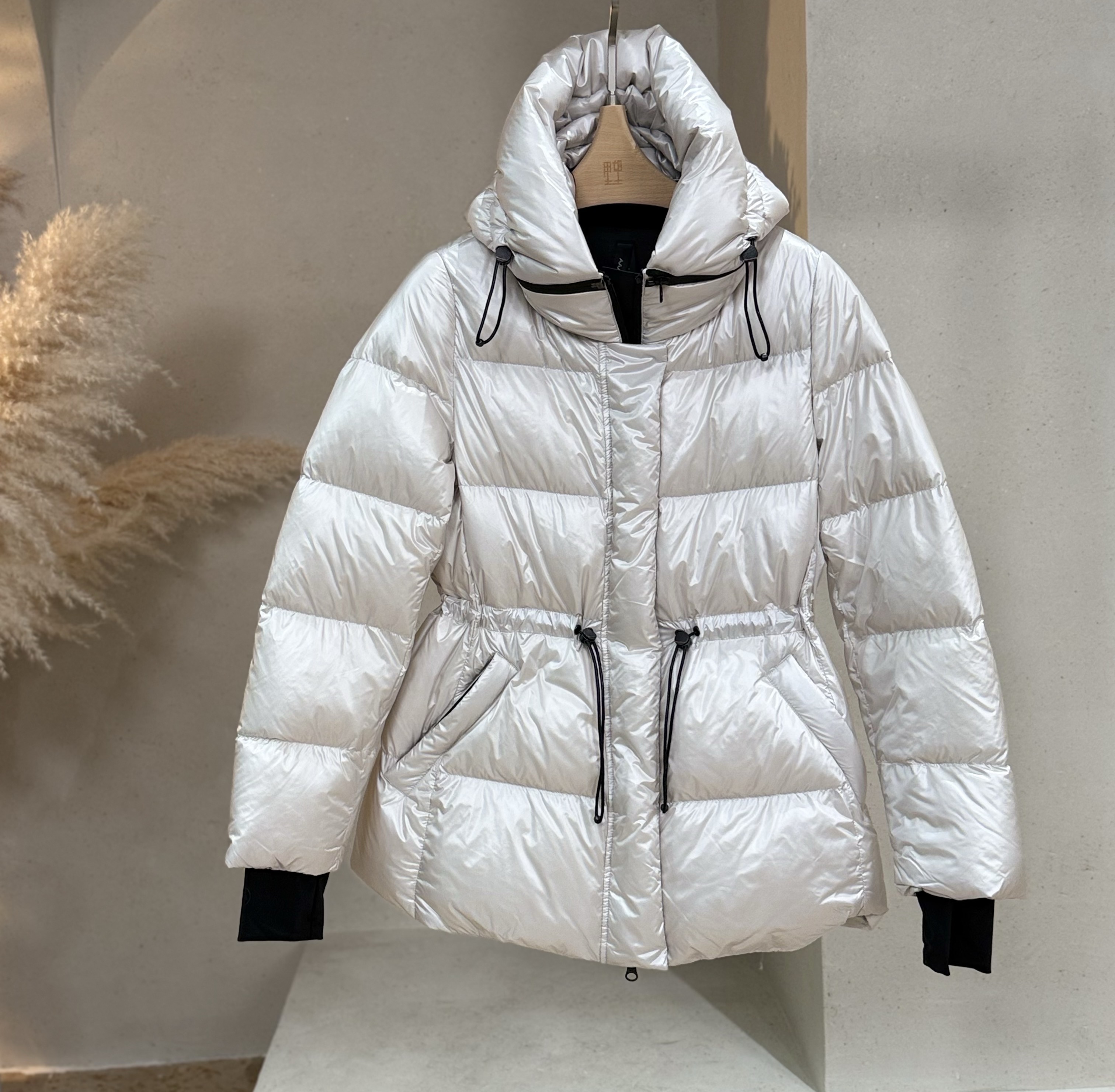 Li Wang/里望设计师款 可拆卸帽 95鹅绒抽绳收腰保暖蓬松羽绒服