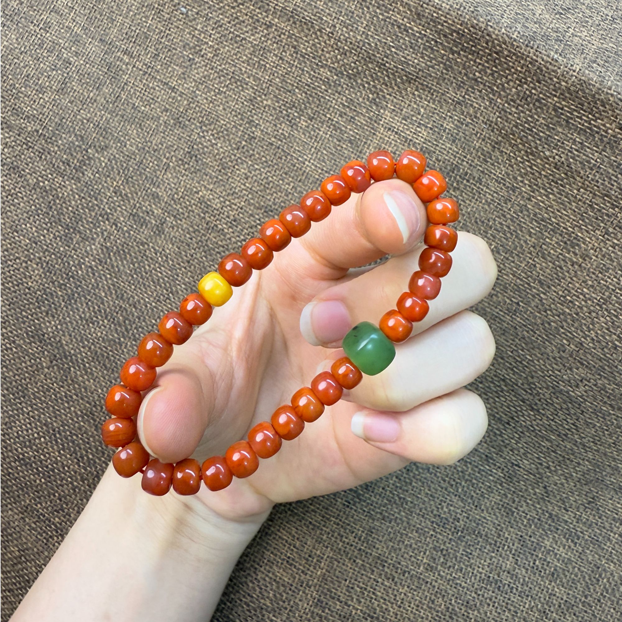 【红黄绿配色，腕间红绿灯，伴你跨越人生每个路口，前路皆畅通】南红