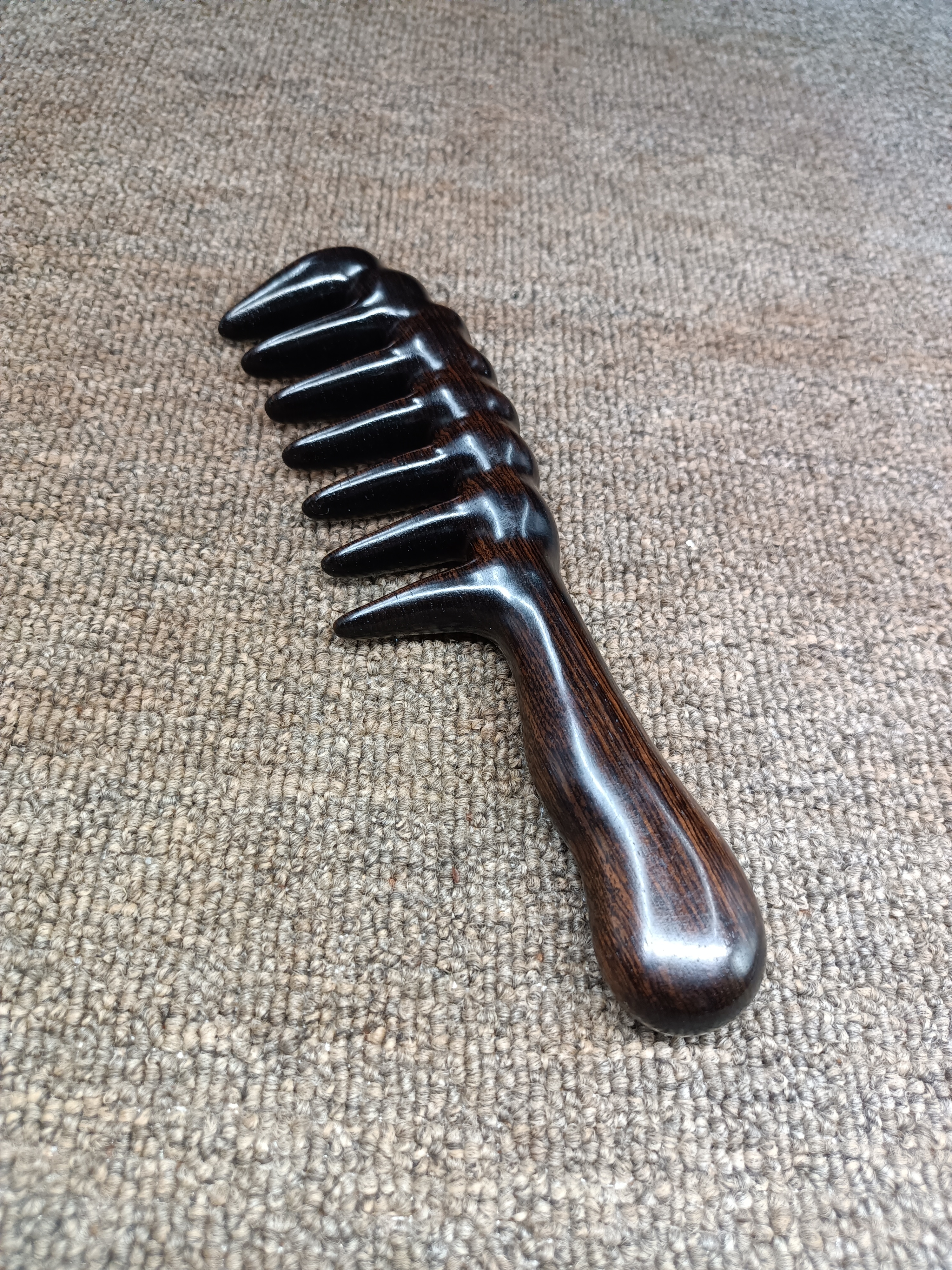 紫光檀木加厚按摩梳长19厘米宽4.5厘米厚2厘米