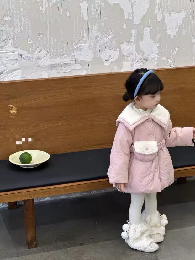 【X8】粉色带包包的中长款外套童装