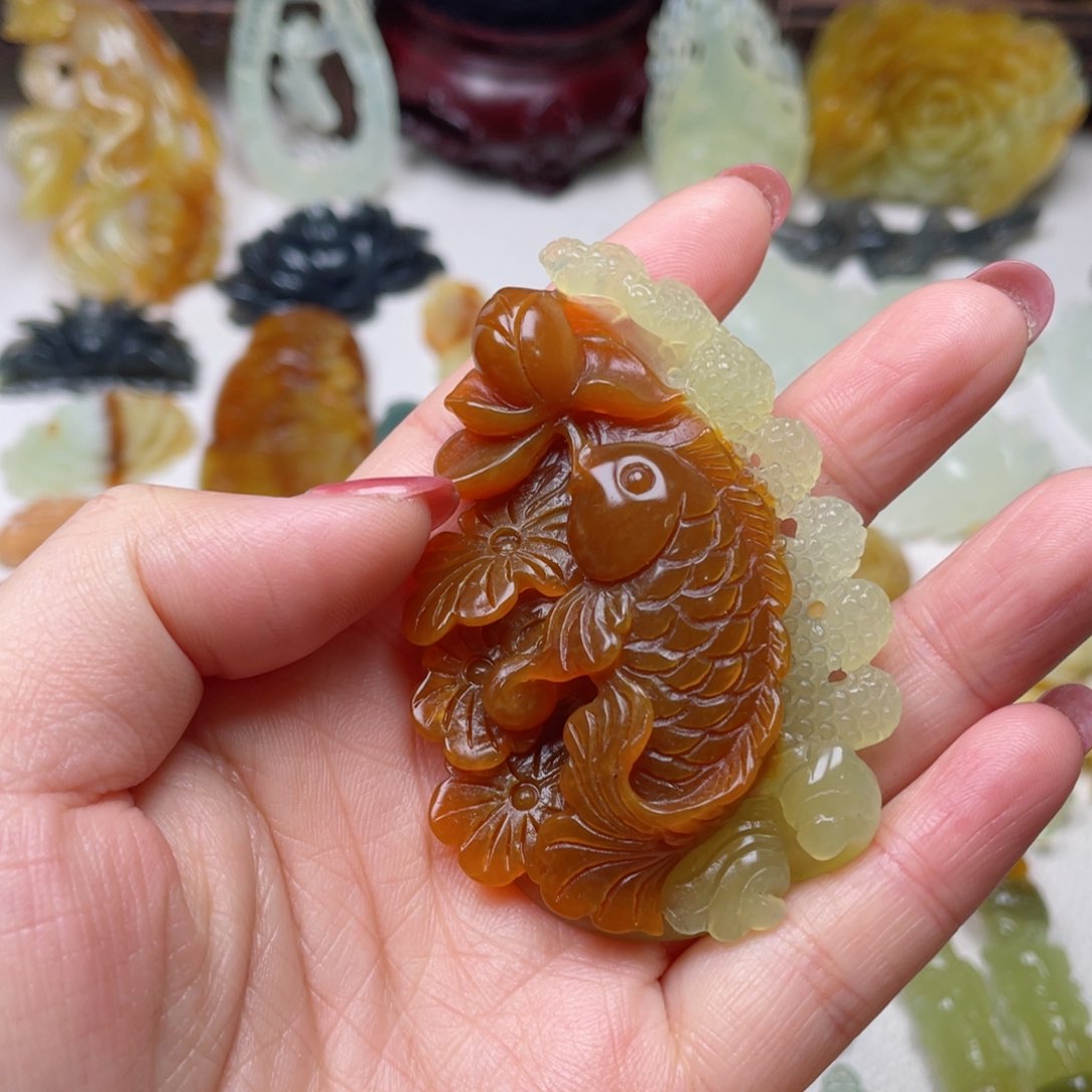 蛇纹石玉颈饰未镶嵌