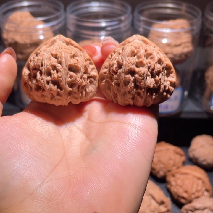 文玩核桃吊坠39正三角白