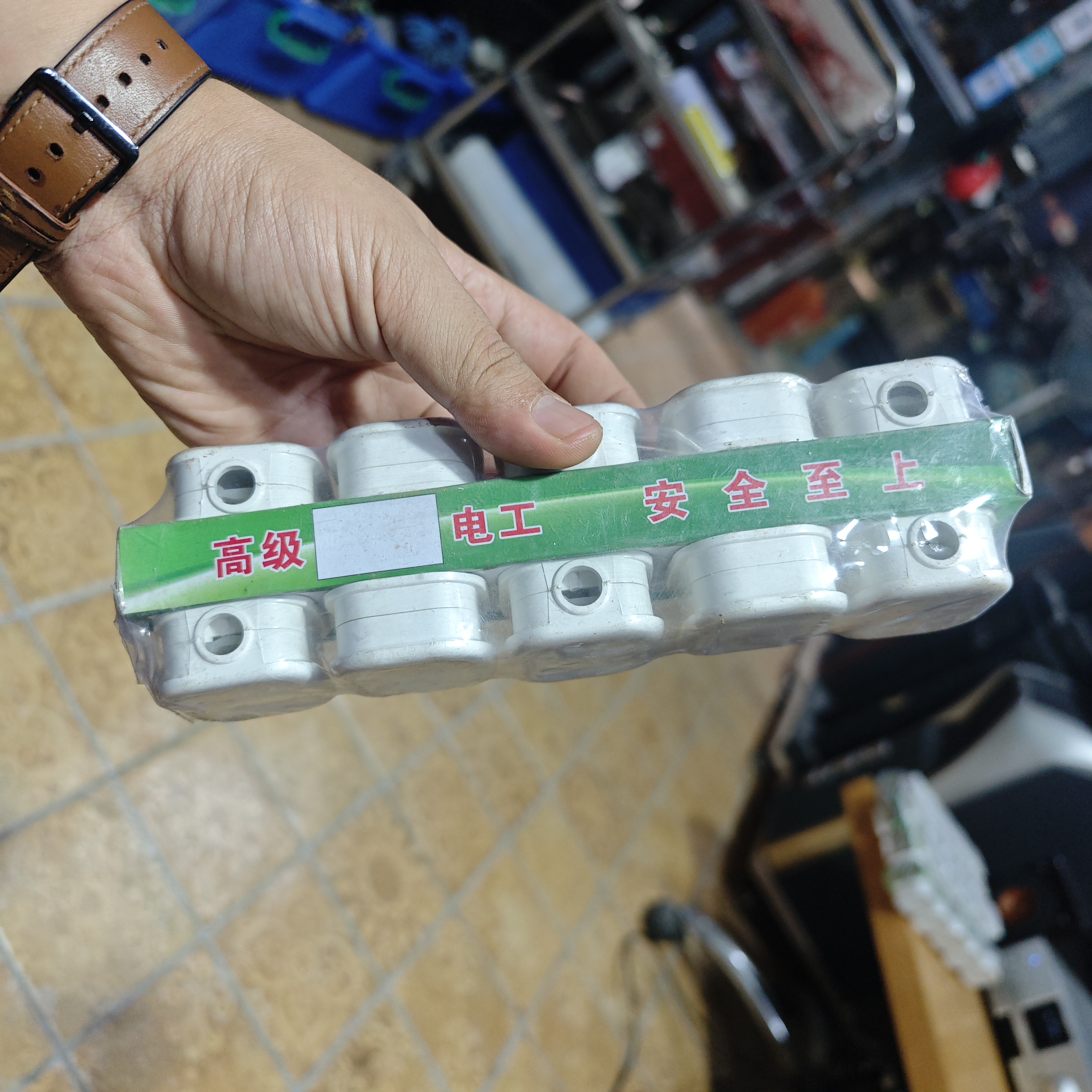 未拆封  福利 220v接头10a一排 五元10个 包邮不退哈UN