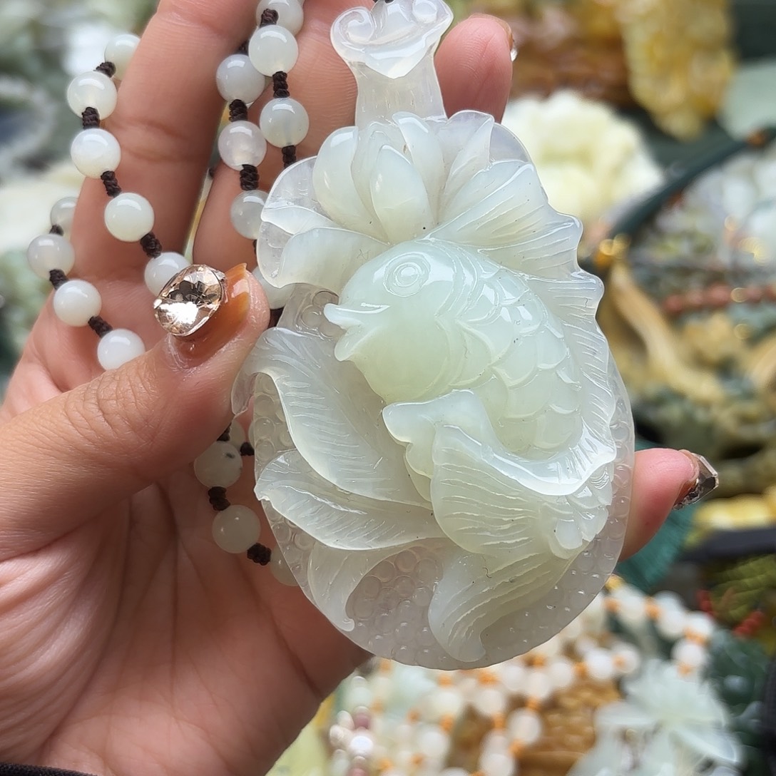 静***乐蛇纹石玉未镶嵌颈饰