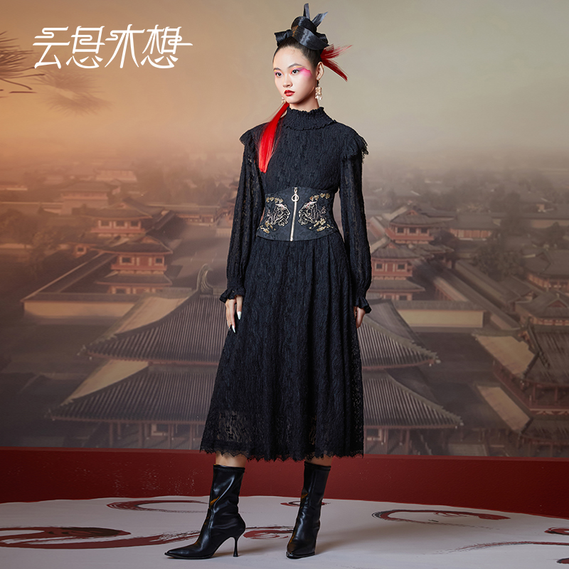 云思木想新中式2023秋季新款蕾丝松紧腰女士黑色连衣裙11040