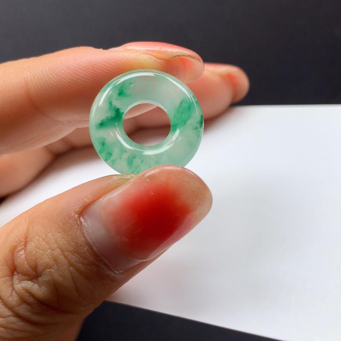 曙***光石英质玉未镶嵌颈饰