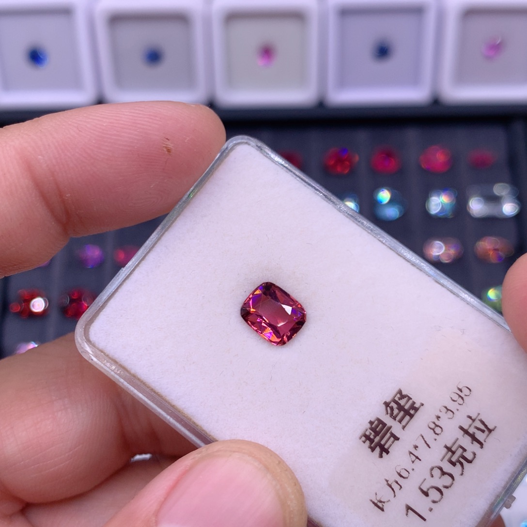 1.53克拉未镶嵌碧玺