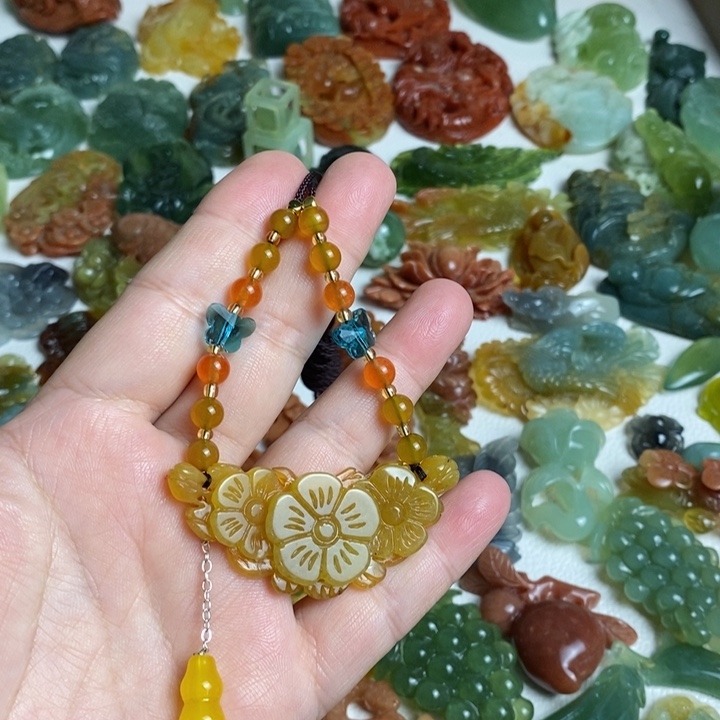 蛇纹石玉颈饰未镶嵌