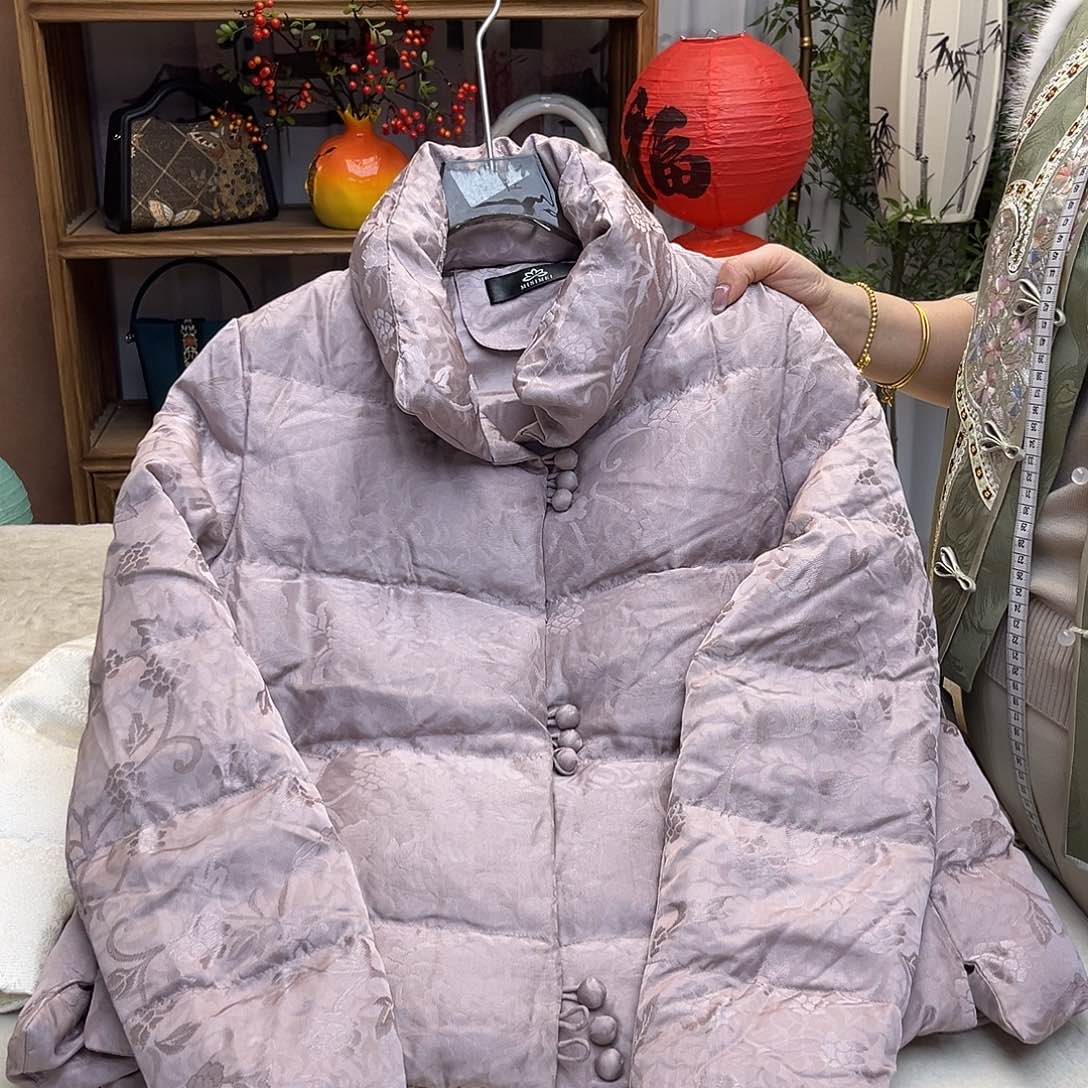 刺绣白鹅绒服成衣胸围102