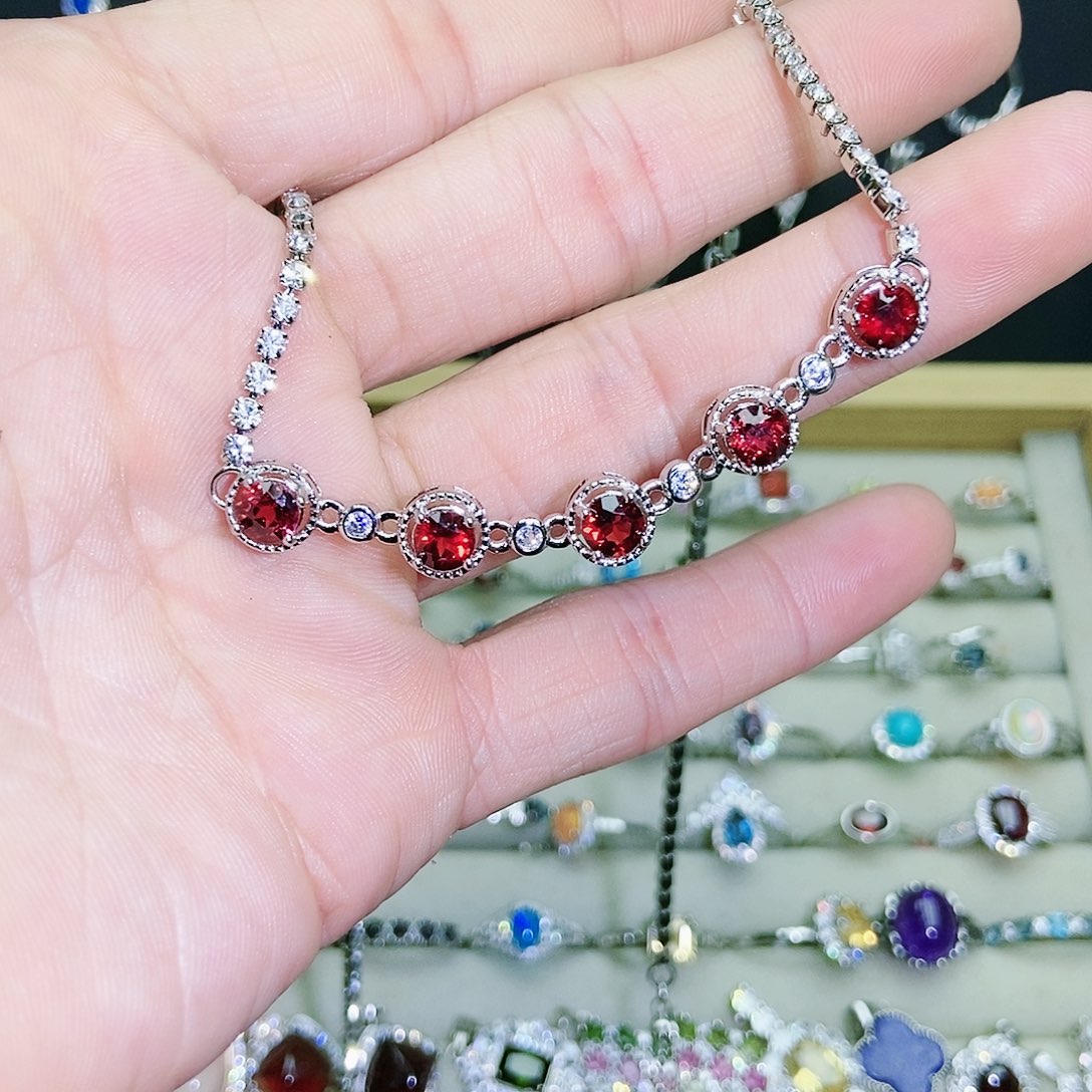 【闪购商品】颈饰未镶嵌石榴石