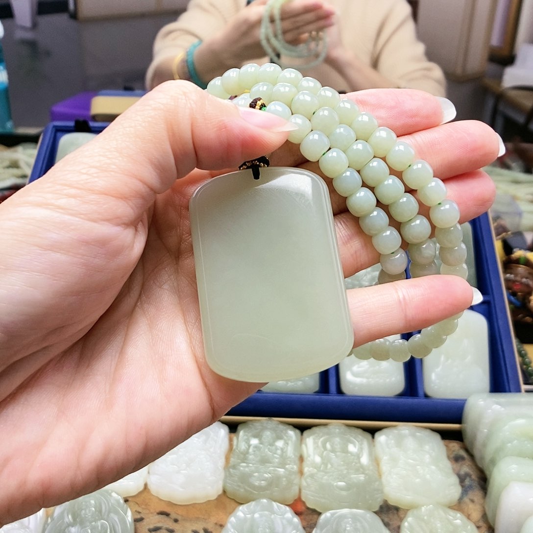 和田玉颈饰未镶嵌宋*辉