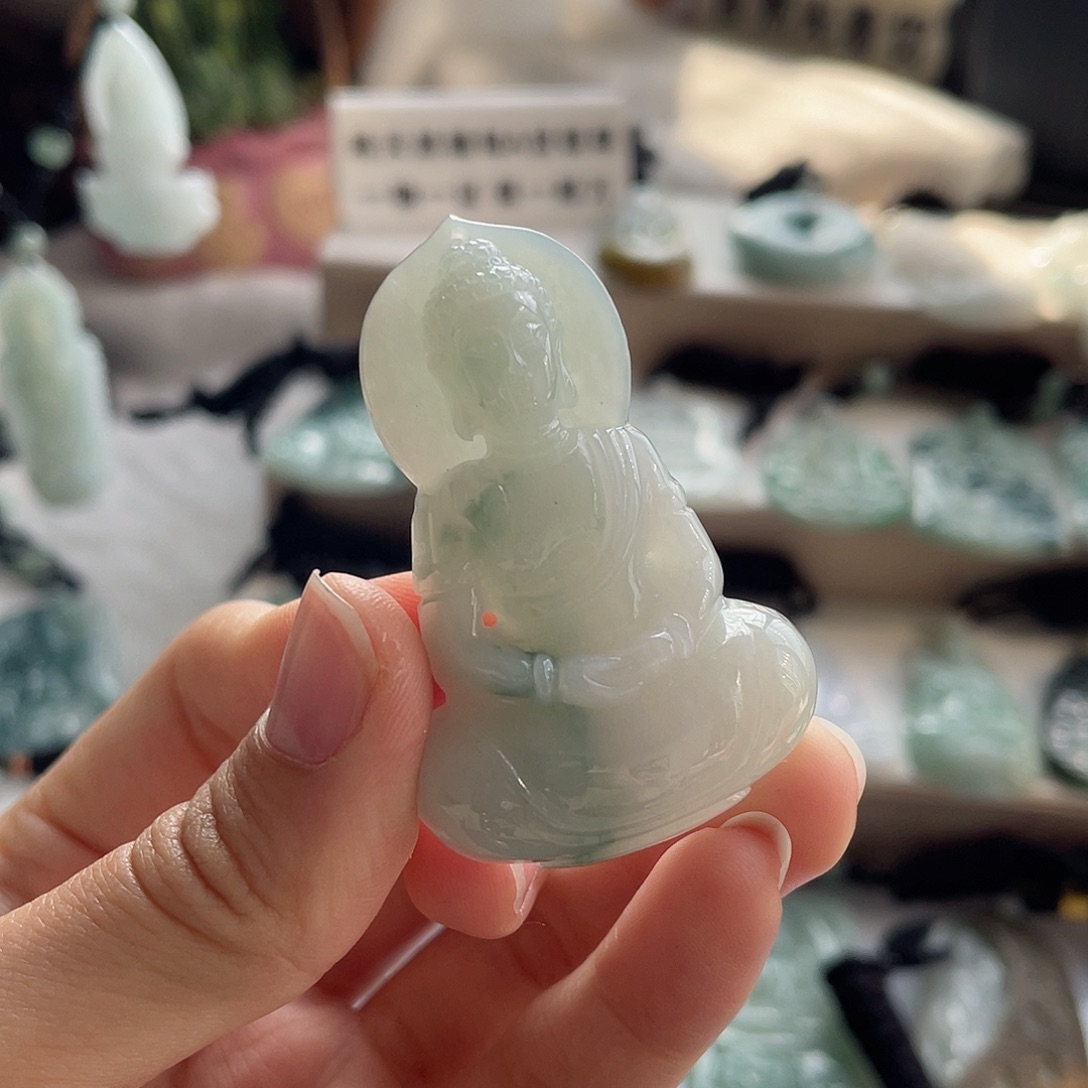 翡翠未镶嵌颈饰大日如来