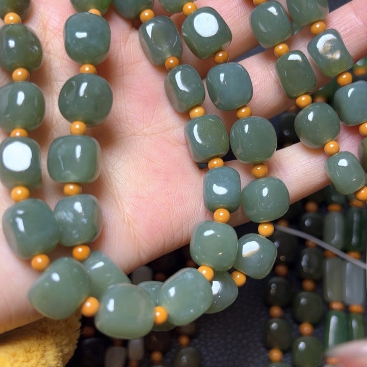 和田玉颈饰未镶嵌