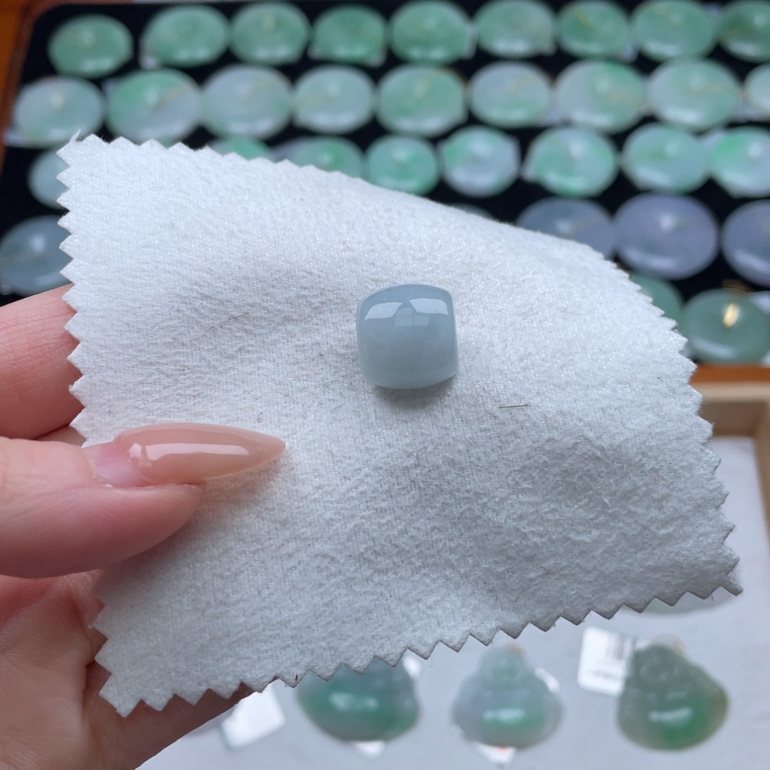 翡翠未镶嵌颈饰路路通