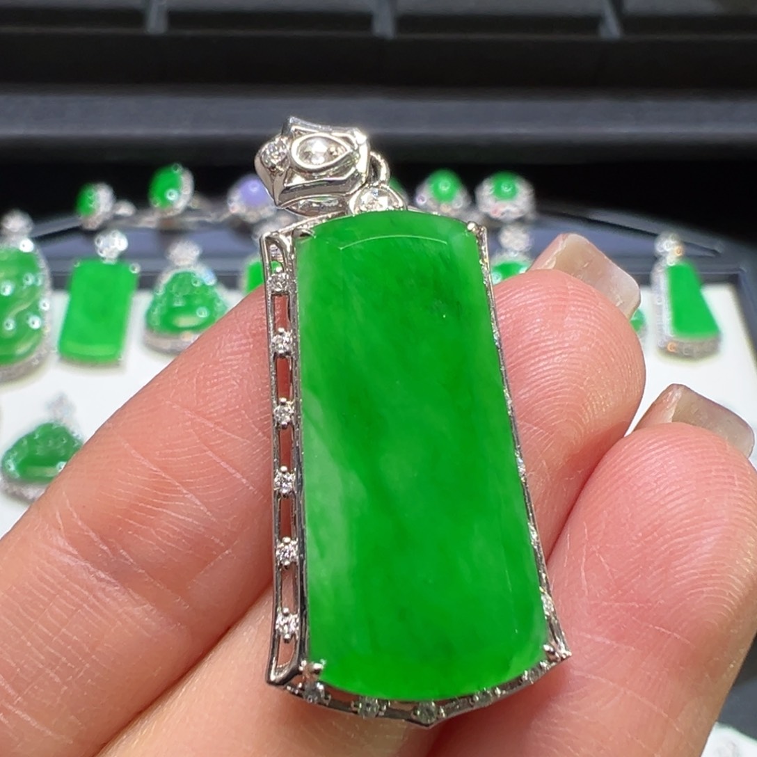 翡翠颈饰18K金镶嵌收到货48小时鉴赏期