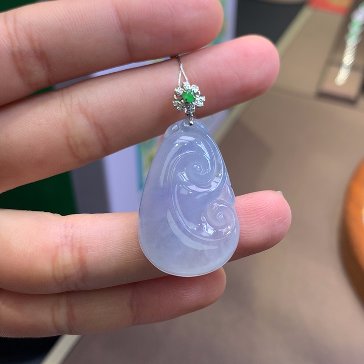 翡翠18K金镶嵌颈饰翡翠