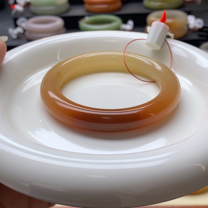 未镶嵌手镯石英岩玉