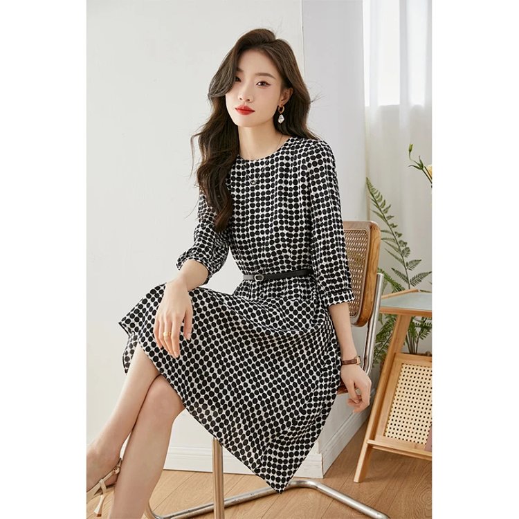 D梵希蔓圆领法式波点连衣裙女七分袖2025春收腰裙V1515