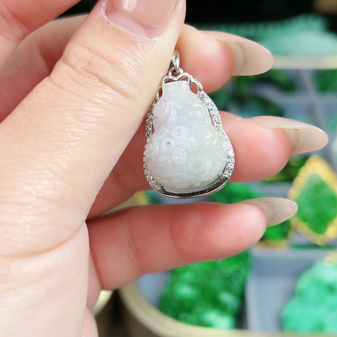 翡翠颈饰银S925镶嵌吊坠