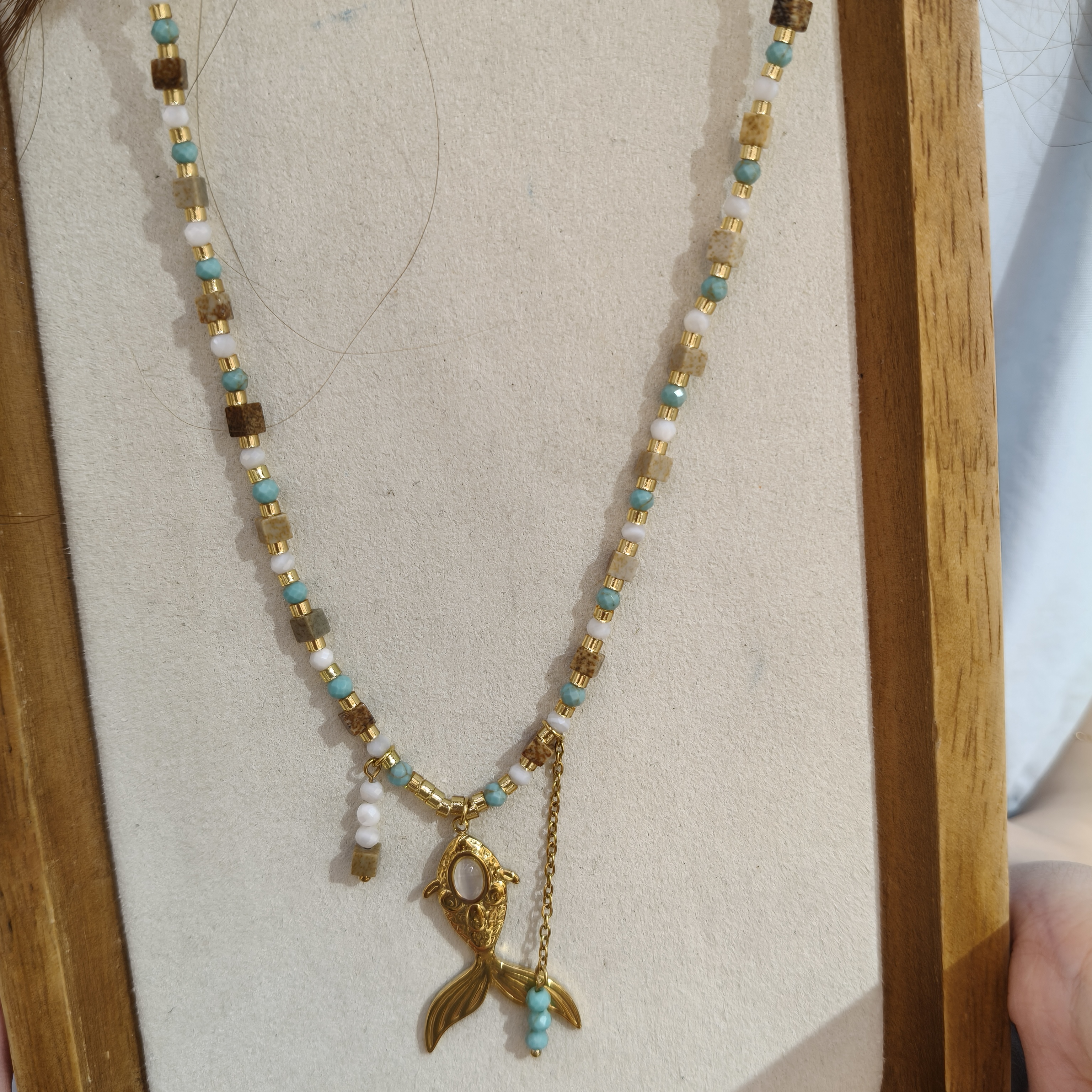 钛钢项链 彩色串珠天然钛钢小鱼项链