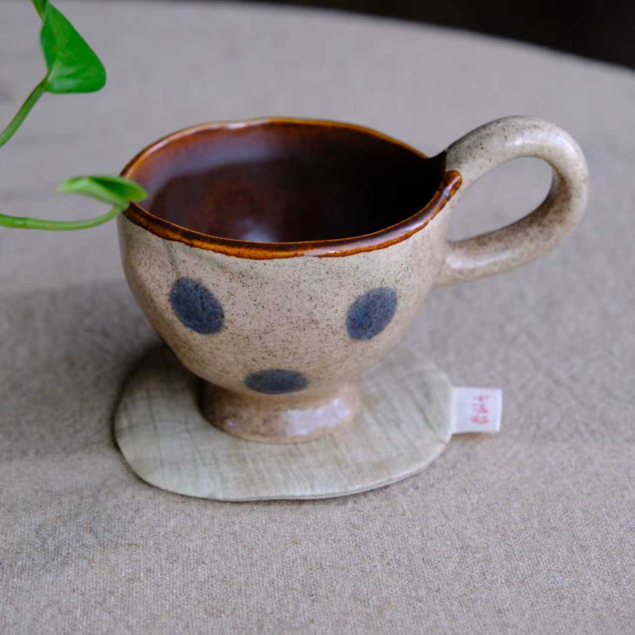 小喜宅 巧克力点点杯+夏语杯垫（容量约130ml）