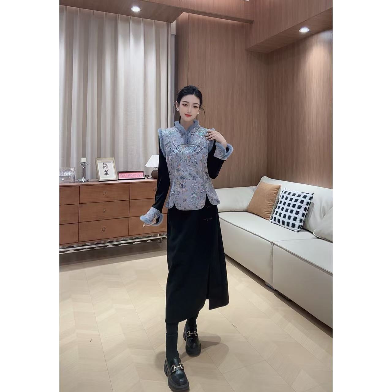 白白/2025 秋冬新款新中式复古提花盘扣高级感内搭+马甲+半裙套装