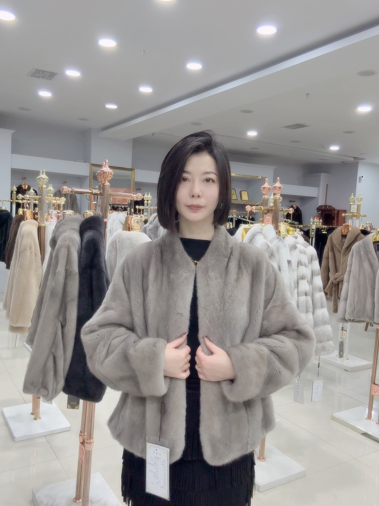 钻石领貂皮短大衣