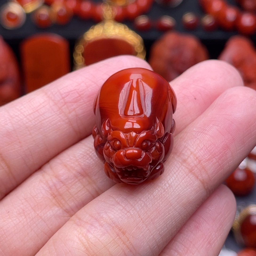 南红玛瑙未镶嵌珠宝奇石貔貅吊坠