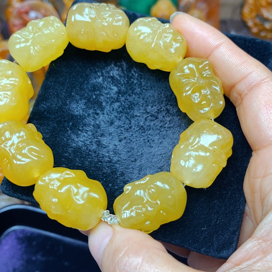 未镶嵌石英质玉（黄龙玉）颈饰