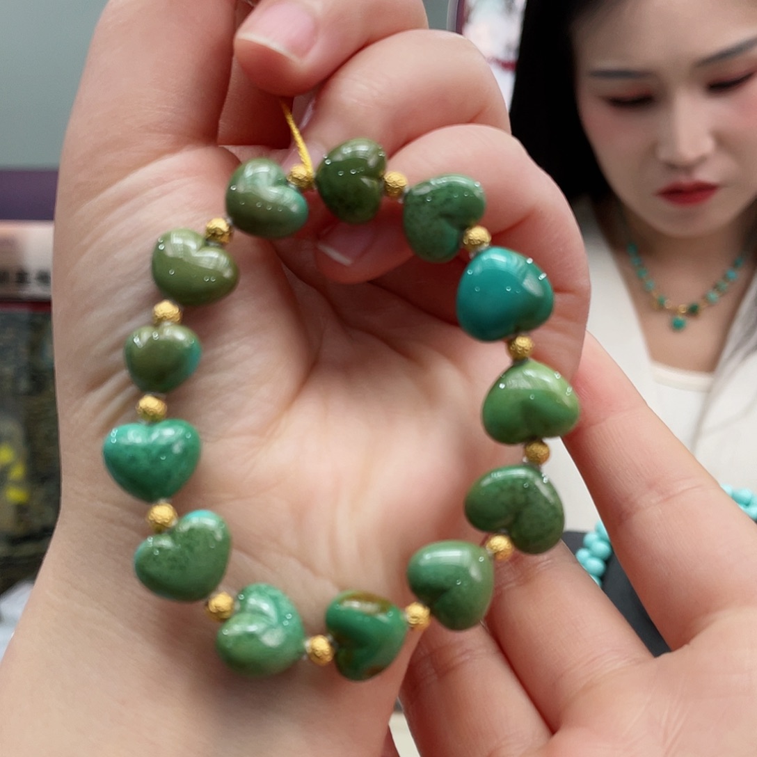 绿松石颈饰18K金镶嵌