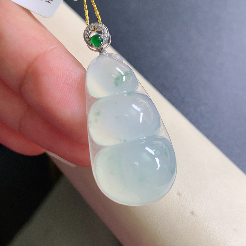 【闪购商品】翡翠颈饰18K金镶嵌福豆