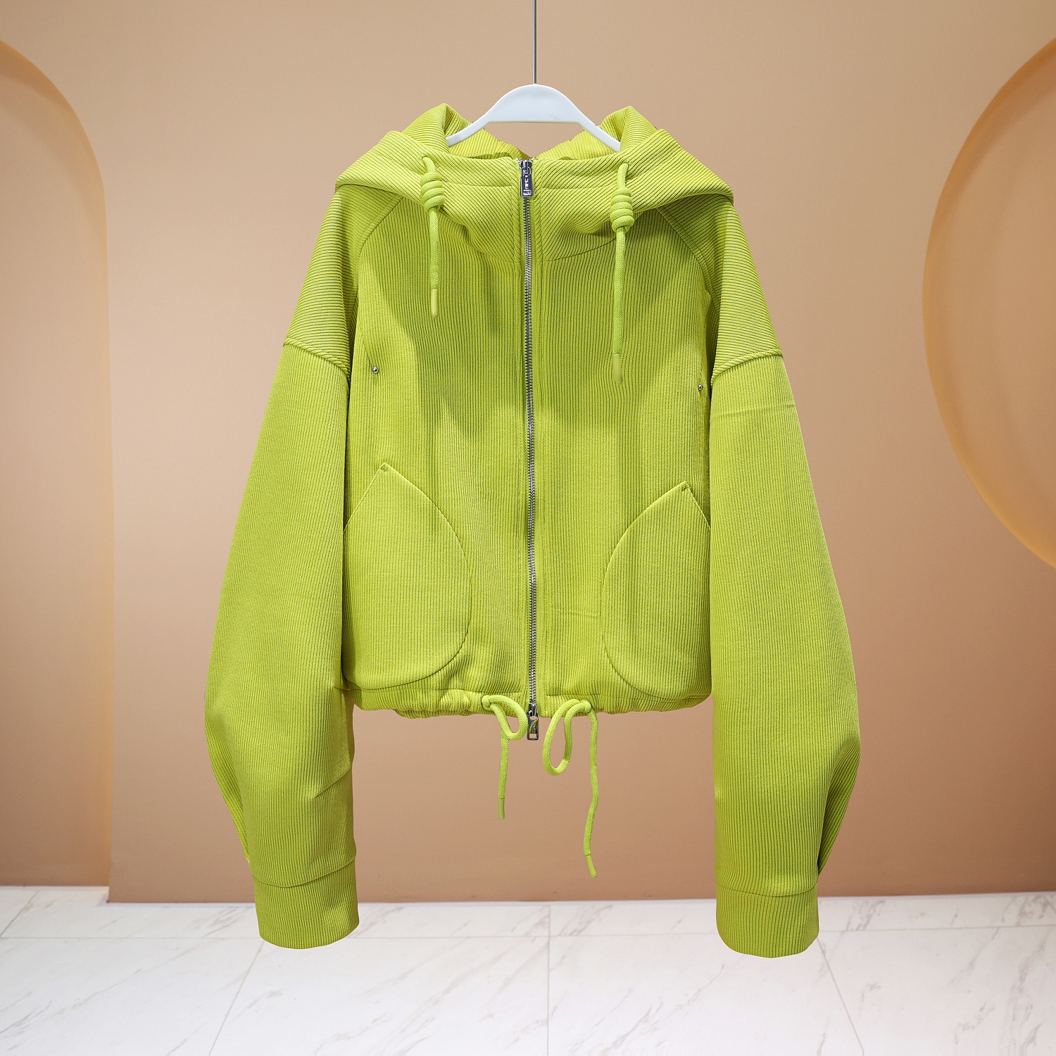 【程二女装】2025春季亲肤宜人秋黄绿弯刀袖连帽卫衣6050