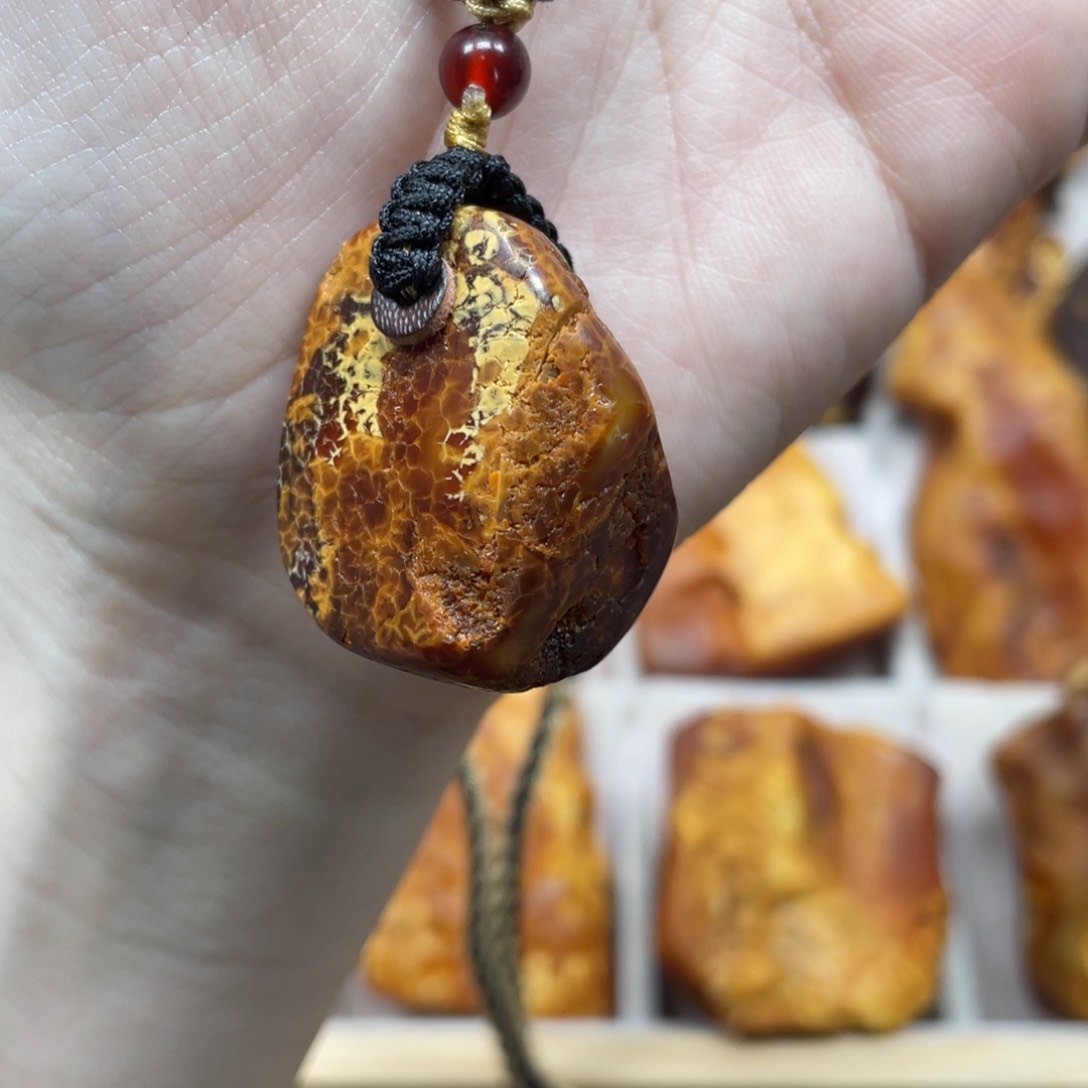 琥珀珠宝奇石未镶嵌