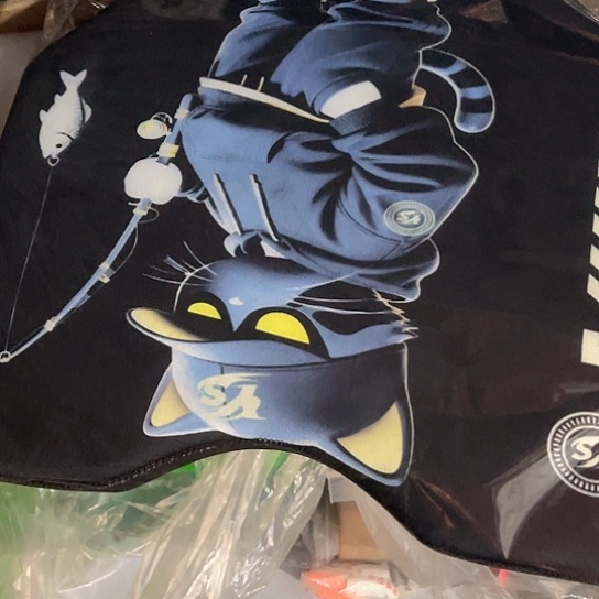 钓箱坐垫随机发一个。 