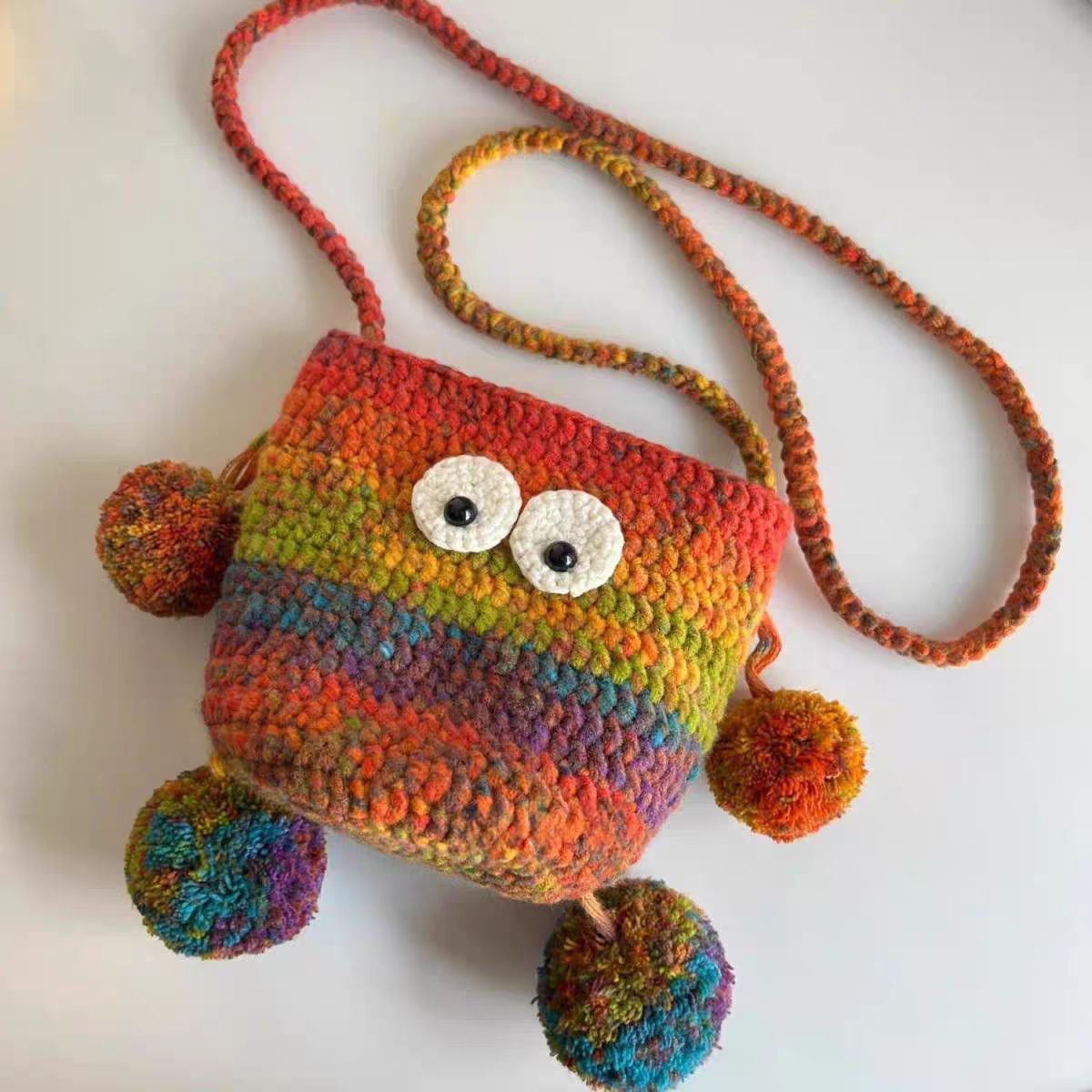 纯手工毛线钩织小怪兽手机包可爱搞怪渐变色编织手机包单肩斜挎包