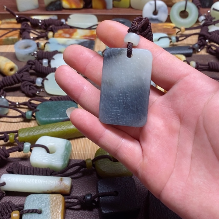 蛇纹石玉挂件未镶嵌承*