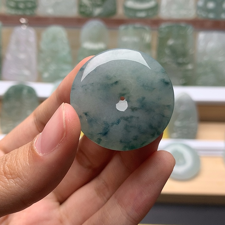 夺***姿翡翠未镶嵌颈饰平安扣