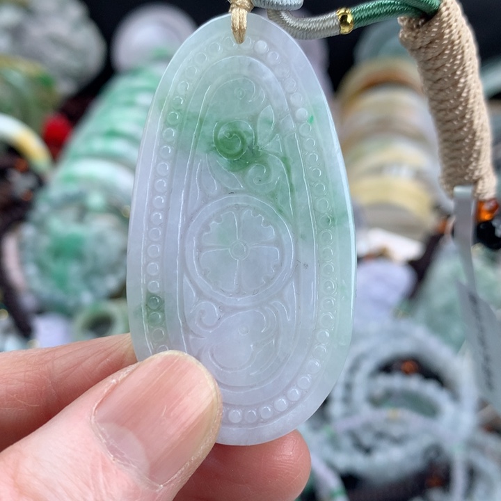 翡翠颈饰未镶嵌吊坠