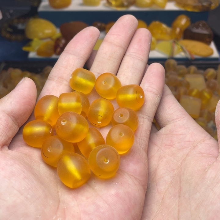 未镶嵌琥珀珠宝奇石