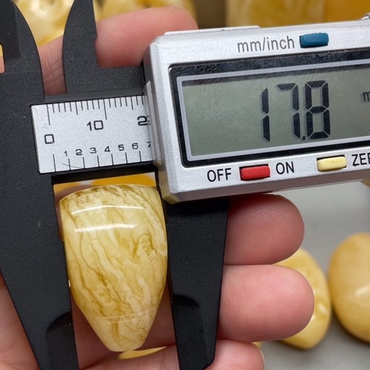 琥珀裸石未镶嵌蜜蜡