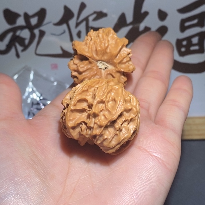 完****吊坠桃核你在那里上班呀现在