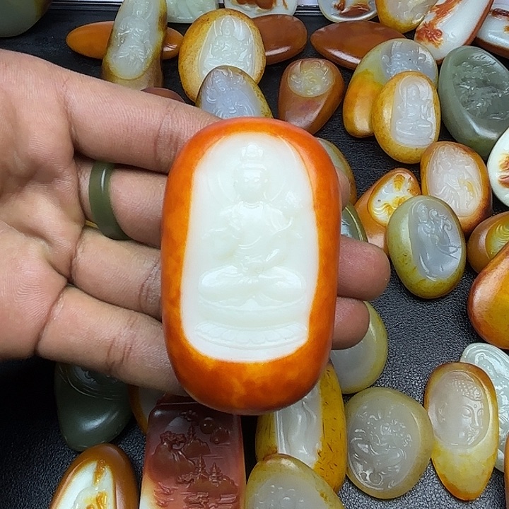 和田玉颈饰未镶嵌雨**空